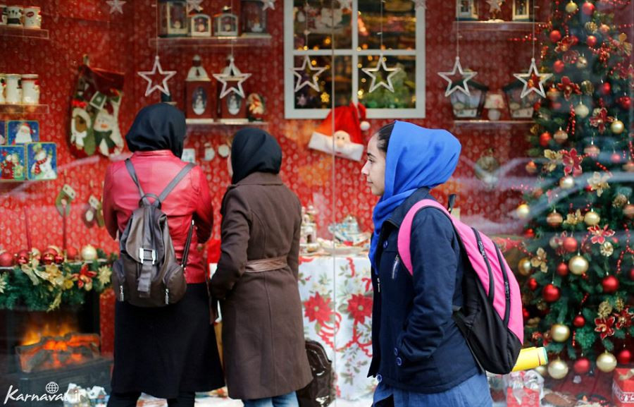 کاج کریسمس آیین مسیحیت یا نماد روشنفکری! / برگزاری مسابقه برای اجرای فرهنگ‌های وارداتی در بین سلبریتی‌ها و آقازاده‌ها/ هیاهوی میرزای شیرازی برای سال جدید میلادی