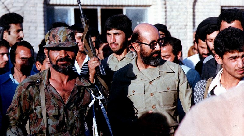 انحلال ارتش و چمران خمینی/ چمران چگونه از راهبرد امام در حفظ ارتش دفاع کرد